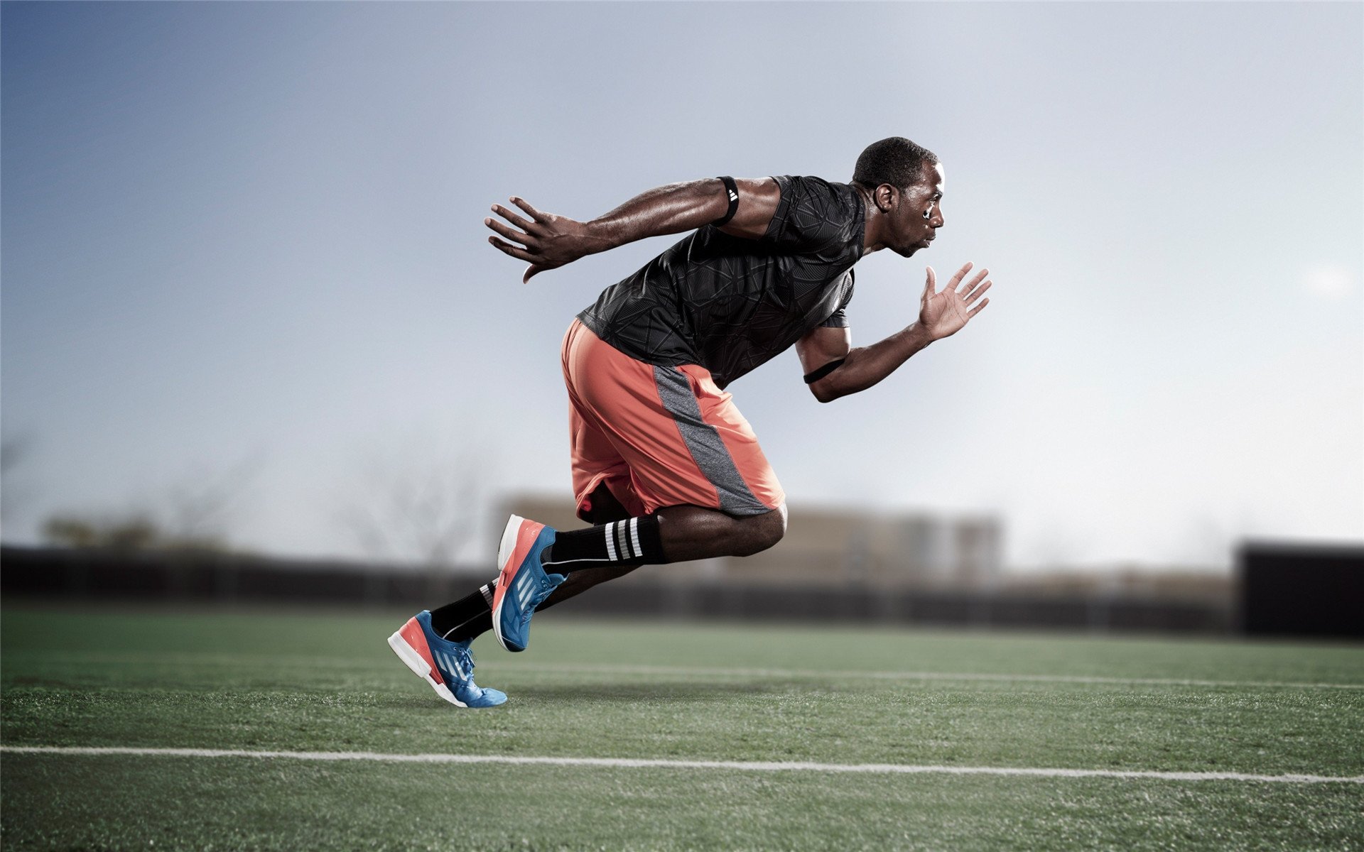 萨拉赫在法国队比赛中回归赛场，出色防守引发热议！